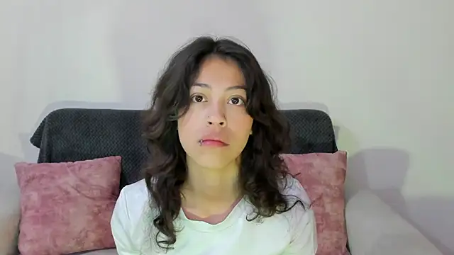 emily jonessxx online show from December 2025 01:48:01 PM