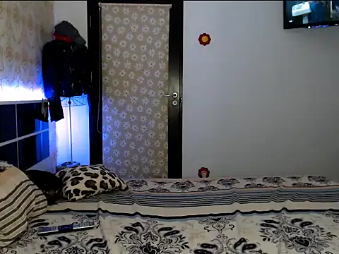 Amiaax online show from December 2025 12:04:01 AM