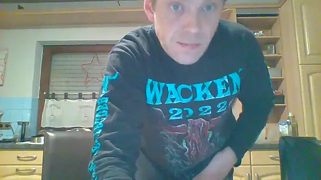 tommy3300 online show from December 2025 06:21:02 AM