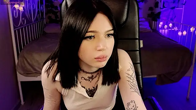 Snapshot of Emma_Kirks chatting on October 2025 12:26:02 PM Emma Kirks online show from October 2025 12:26:02 PM