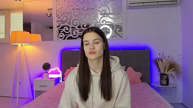 LuisaClover online show from January 2026 01:15:01 PM