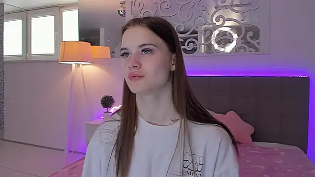 LuisaClover online show from April 2026 12:21:02 PM