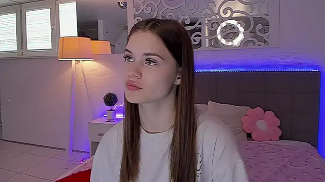 LuisaClover online show from May 2026 12:33:01 PM
