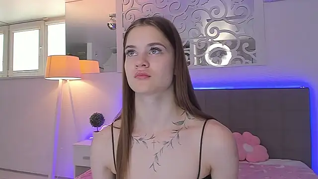 LuisaClover online show from May 2026 11:05:02 AM