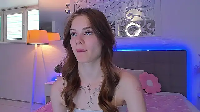 LuisaClover online show from May 2026 12:22:02 PM