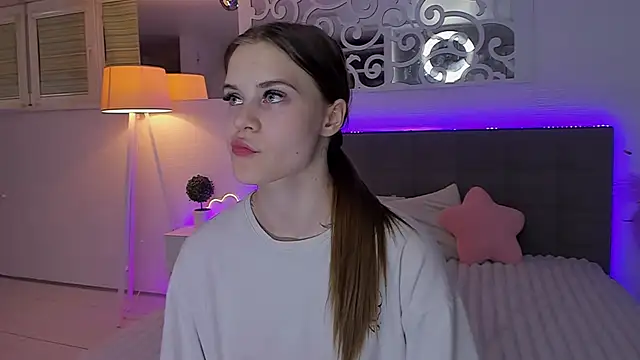 LuisaClover online show from June 2026 12:49:01 AM