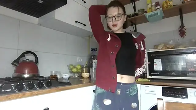 Snapshot of LilysTaylor chatting on October 2025 02:51:02 PM LilysTaylor online show from October 2025 02:51:02 PM