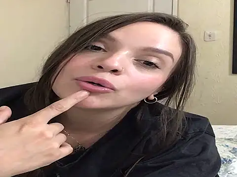 Snapshot of DianneVega chatting on November 2025 08:18:01 AM DianneVega online show from November 2025 08:18:01 AM