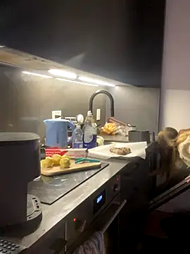 Snapshot of elliepixie chatting on December 2025 01:34:02 AM elliepixie online show from December 2025 01:34:02 AM