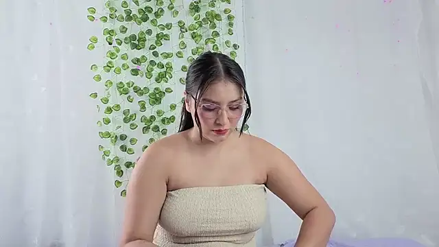Ambermuse7 online show from July 2026 02:34:02 PM