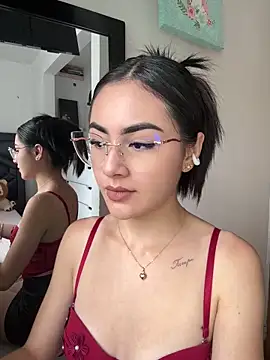 IslaCole online show from November 2025 06:41:02 PM