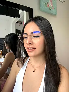 IslaCole online show from November 2025 09:13:02 PM