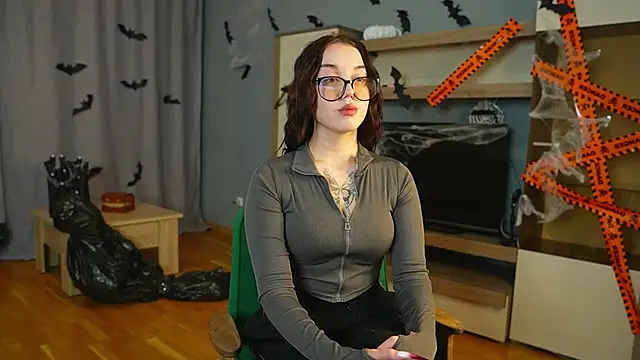 CharleenHosten online show from November 2025 01:13:02 PM