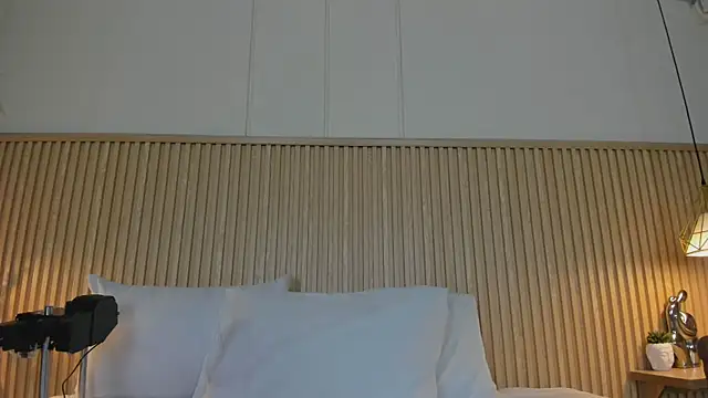 NahimiThompson online show from July 2026 07:53:02 PM