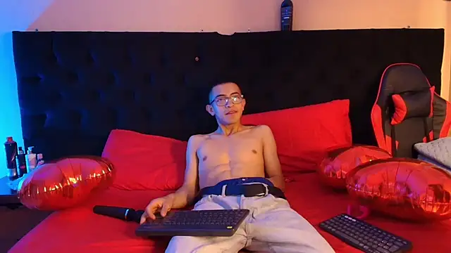 Snapshot of Crimsonsecretts chatting on February 2026 12:45:01 PM Crimsonsecretts online show from February 2026 12:45:01 PM