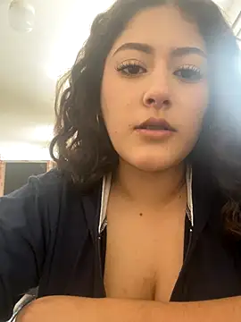 Snapshot of Amber_rose_outdoors chatting on October 2025 08:13:02 PM Amber rose outdoors online show from October 2025 08:13:02 PM