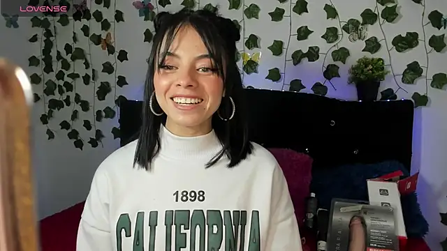 Elly Thompson online show from November 2025 12:43:01 AM