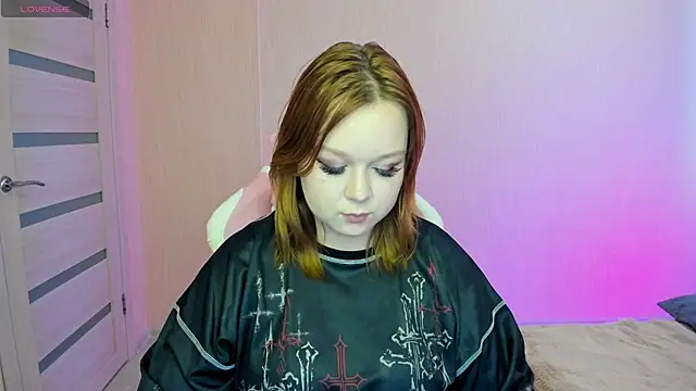 Lovly Vixen online show from October 2025 07:40:01 AM