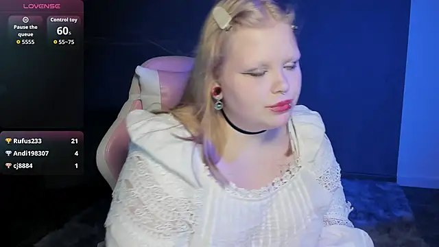 Snapshot of LottieReed chatting on May 2026 10:36:01 AM LottieReed online show from May 2026 10:36:01 AM
