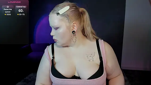 Snapshot of LottieReed chatting on May 2026 10:10:02 AM LottieReed online show from May 2026 10:10:02 AM