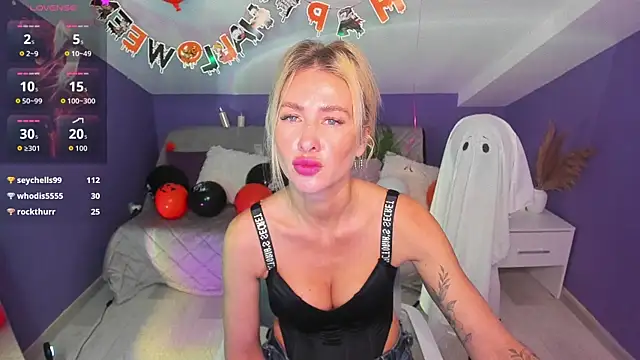 Snapshot of MadamMilly_ chatting on November 2025 06:37:02 AM MadamMilly online show from November 2025 06:37:02 AM