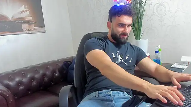 Snapshot of MicahLane chatting on October 2025 05:33:01 AM MicahLane online show from October 2025 05:33:01 AM