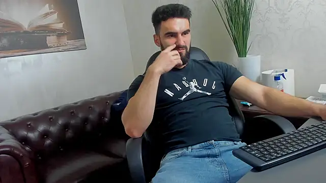 Snapshot of MicahLane chatting on November 2025 05:43:02 AM MicahLane online show from November 2025 05:43:02 AM