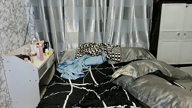  Lachica  online show from April 2026 06:47:02 AM