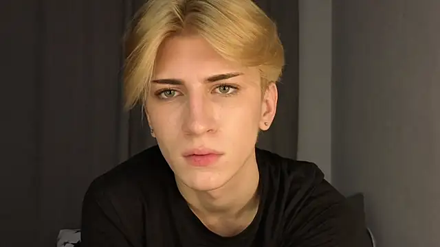 Snapshot of Oliver_star_boy_ chatting on May 2026 06:27:02 PM Oliver star boy online show from May 2026 06:27:02 PM
