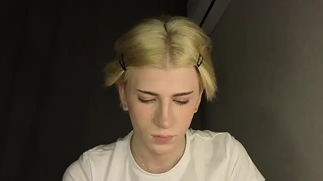 Snapshot of Oliver_star_boy_ chatting on May 2026 06:16:02 PM Oliver star boy online show from May 2026 06:16:02 PM