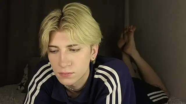 Snapshot of Oliver_star_boy_ chatting on June 2026 07:09:02 PM Oliver star boy online show from June 2026 07:09:02 PM