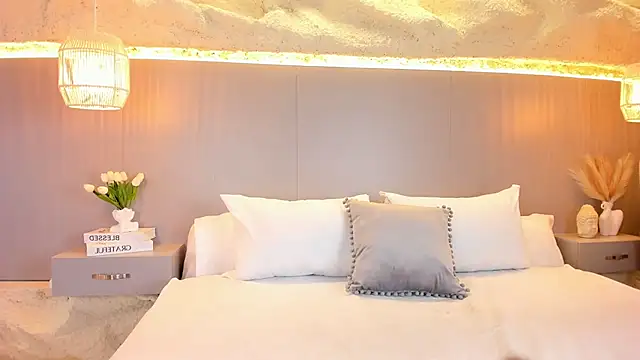 AmyColman  online show from March 2026 12:19:02 PM