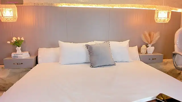 AmyColman  online show from March 2026 12:11:01 PM