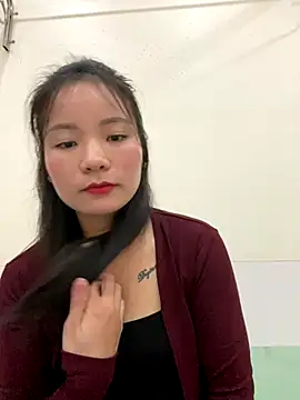 Bee Yellow00 online show from October 2025 04:53:01 AM