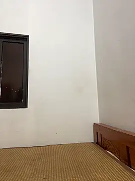 Bee Yellow00 online show from November 2025 09:22:01 AM