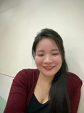 Bee Yellow00 online show from March 2026 04:40:01 AM