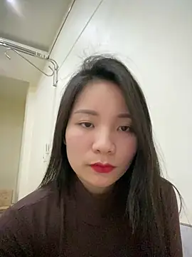 Bee Yellow00 online show from March 2026 04:41:02 AM