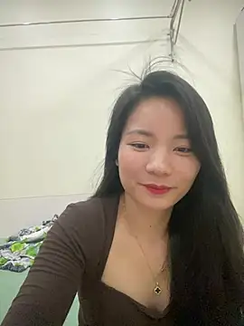 Bee Yellow00 online show from April 2026 04:32:01 AM