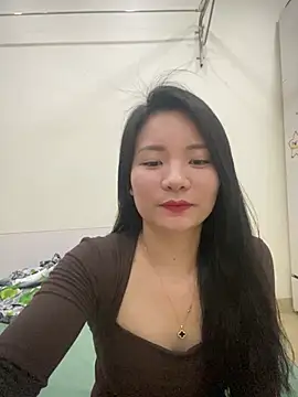 Bee Yellow00 online show from April 2026 04:46:01 AM