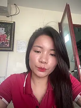 Bee Yellow00 online show from April 2026 04:15:01 AM