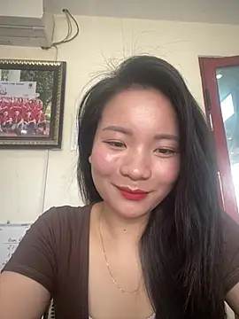 Bee Yellow00 online show from April 2026 03:41:01 AM