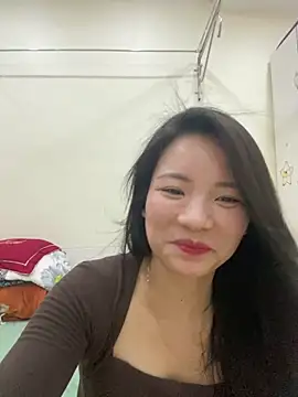 Bee Yellow00 online show from May 2026 04:29:02 AM