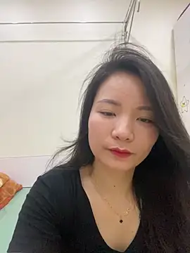 Bee Yellow00 online show from May 2026 02:19:01 AM
