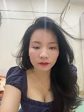 Bee Yellow00 online show from May 2026 04:41:01 AM