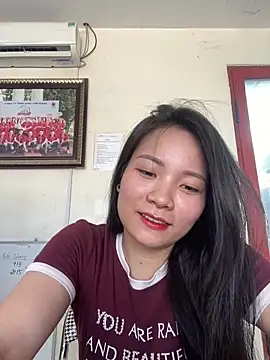 Bee Yellow00 online show from May 2026 08:42:02 AM