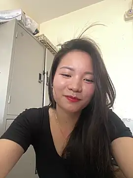 Bee Yellow00 online show from May 2026 09:39:02 AM