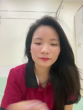 Bee Yellow00 online show from June 2026 07:34:01 AM