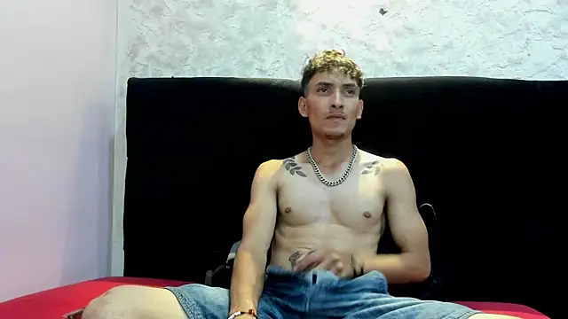 Snapshot of SavageLover_ chatting on November 2025 03:39:02 AM SavageLover online show from November 2025 03:39:02 AM