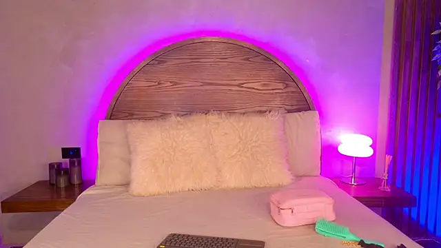 loana vegas online show from July 2026 04:11:01 PM