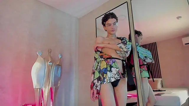 Snapshot of Val_Guerra chatting on November 2025 03:51:02 AM Val Guerra online show from November 2025 03:51:02 AM